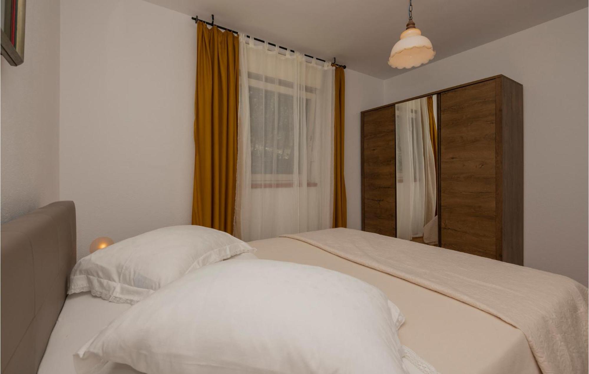 Nice Apartment In Tucepi With Wifi Exteriör bild