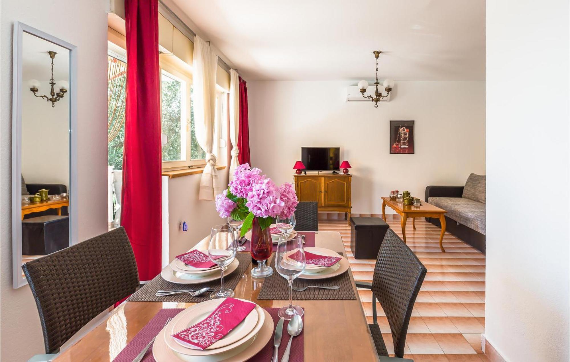 Nice Apartment In Tucepi With Wifi Exteriör bild
