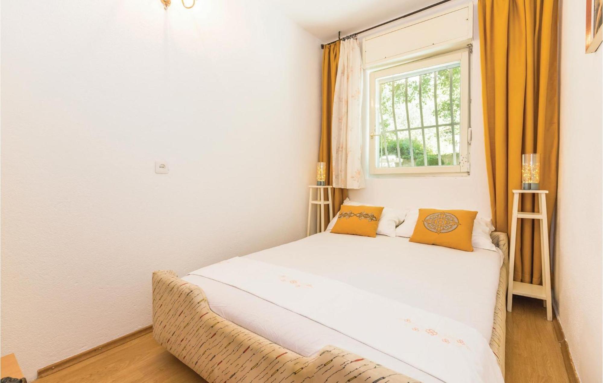 Nice Apartment In Tucepi With Wifi Exteriör bild